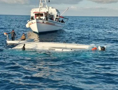 Σχεδόν 100 μετανάστες αγνοούνται μετά τo ναυάγιο στις ακτές τις Λιβύης